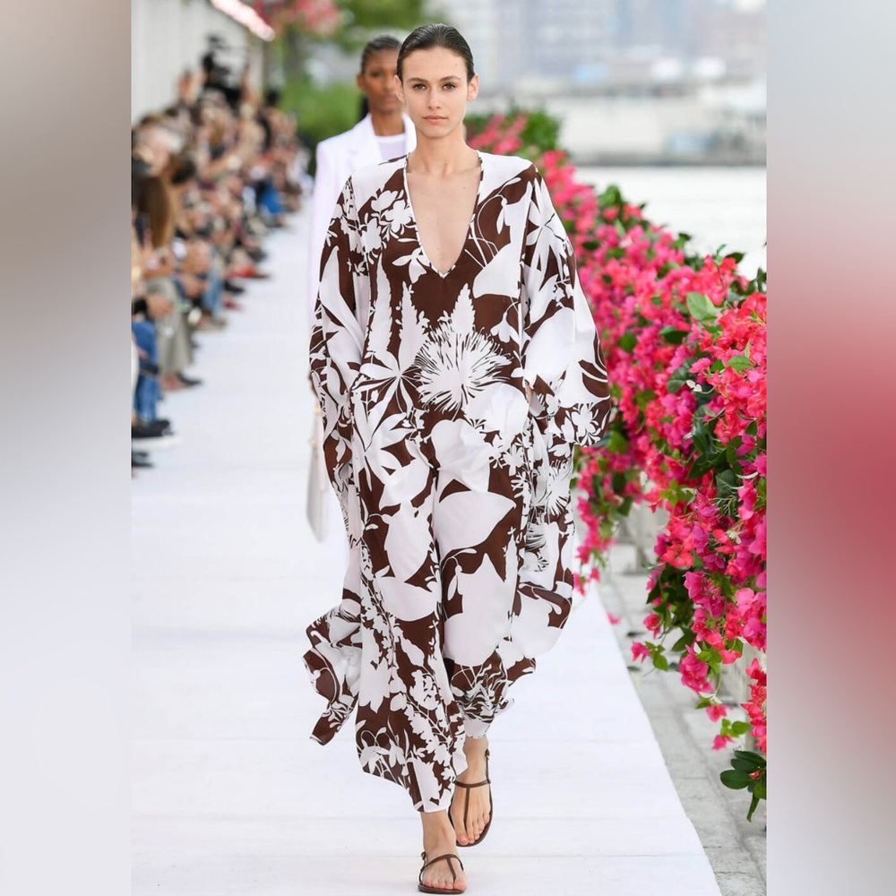 MICHAEL KORS COLLECTION
Shadow Floral Silk Crepe De Chine Caftan Size Small